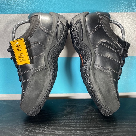 dunham steel toe shoes